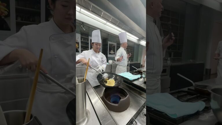 学生スキル披露👀✨中華の定番『炒飯』たった1年で女の子も中華鍋振ります！🇨🇳 #武蔵野調理師専門学校 #food #調理師 #中華 #中国料理 #調理師免許 #中華鍋 #炒飯レシピ #炒飯