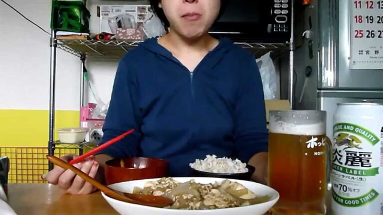 とある日曜日の昼食　すきやき肉豆腐（ｲﾝｽﾀﾝﾄ）２人前、発泡酒