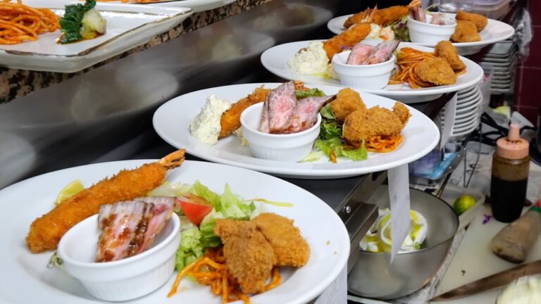 夜中２時から始まる驚異的な仕込み！常連殺到の激シブ洋食屋の１日丨Japanese Street Food