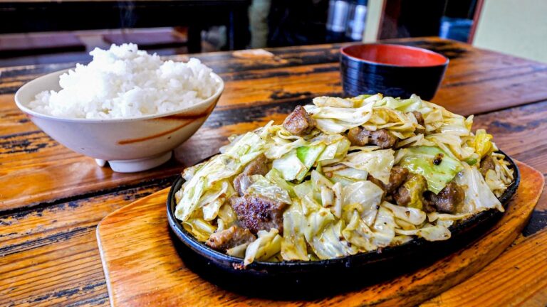 スタミナ鉄板焼肉が爆食いアニキを唸らせる福岡ソウルフードが凄い！