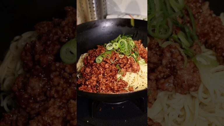 クソでか汁なし担々麺