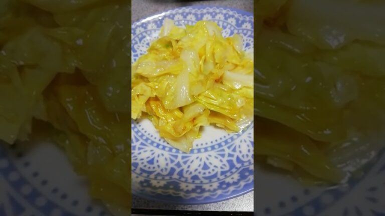 簡単でも美味しい　キャベツ炒め　ごま油　塩　コショウ　音アリ　