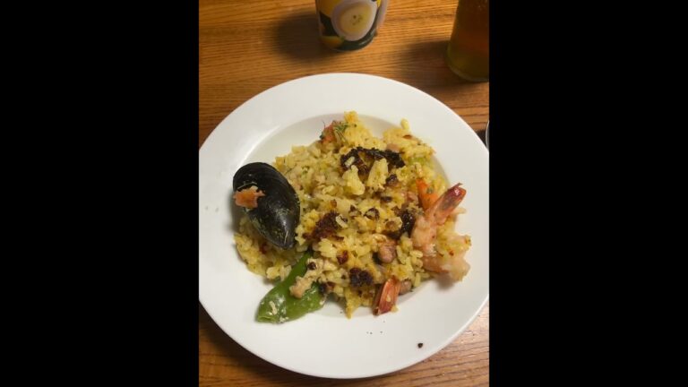 貝殻と海老、チキン、シャウエッセンが入ったアレンジパエリア。牟佐の岡山深津家自慢@牟佐町内会