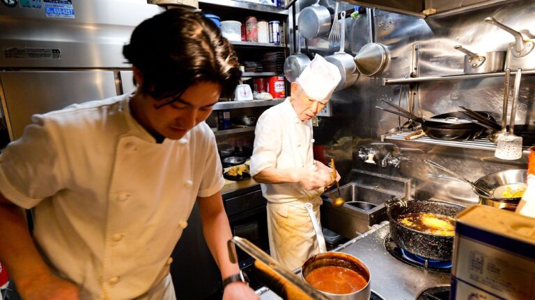 おじいちゃんの味を守る！８０歳夫婦と孫息子が営む老舗洋食店「キッチン友」が美味しすぎる