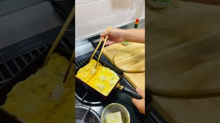 YouTube史上最速でエビチリ巻き卵作って食べる男