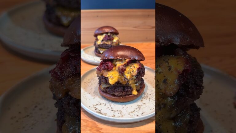 和牛100%の贅沢バーガー！カリカリに焼いたベーコンとパティの旨みがたまらない【Gui's Burger：神戸芦屋】