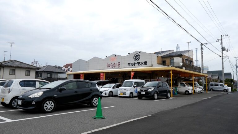 衝撃の特大エビフライに海鮮丼に客が殺到する魚市場飯がスゴい！