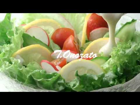 サラダにドレッシング