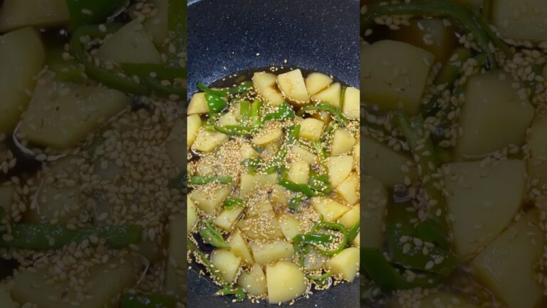 育てたジャガイモとピーマンを合体してみた。 #potato #greenpepper #じゃがいも #ピーマン