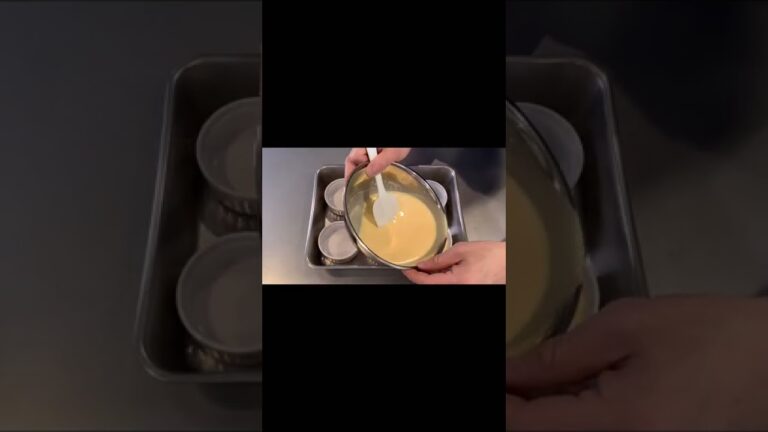 バーナーが無くても出来る表面パリパリのクレームブリュレの作り方／How to make crème brûlée.#Shorts