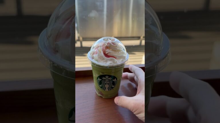 スタバの春！抹茶と桜わらびもちフラペチーノ！！抹茶🍵と桜🌸は想像どおり！からのわらびもち！なんか懐かしい食感です。うまーい。