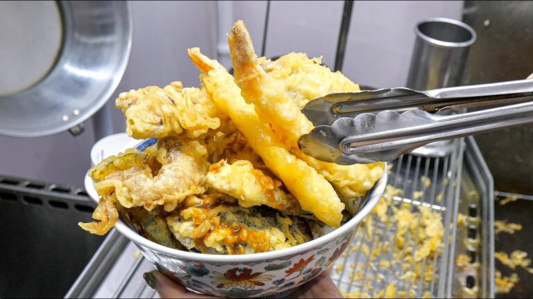 衝撃の爆量天丼！女子大生スタッフが躍動する朝８時開店のガツ盛り豚足うどんそば屋がすごい！