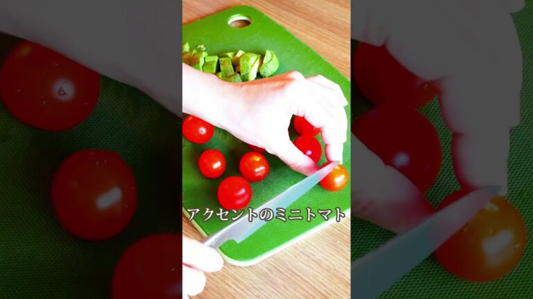 ＼5分でできる／アボカドとはんぺんのマスタードサラダ