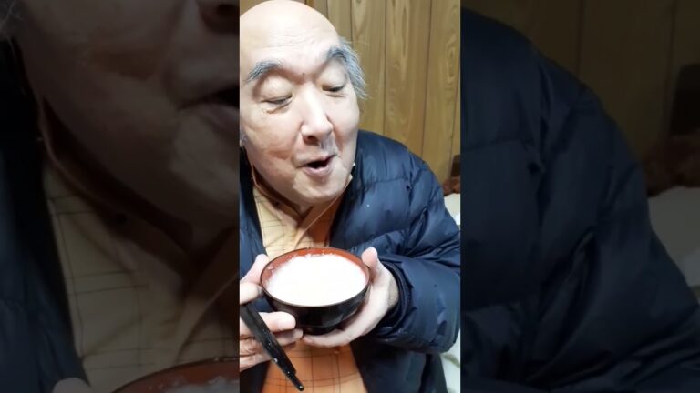 病院から帰宅後、お粥を食べる父