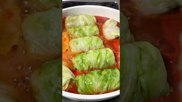 トマト煮込みのロールキャベツ👩🏻‍🍳 お好みで、チーズを溶かすとおしゃれで美味しいよ🧀#ロールキャベツ #キャベツ #おうちご飯 #簡単レシピ #時短レシピ #節約レシピ #晩ごはん