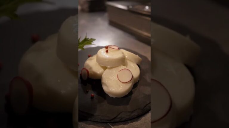 【筋肉食堂】おススメの逸品『卵白の山盛り』卵の白身だけを焼き、オリジナルのだしにじっくり漬け込む。シンプルな味付けがお酒との相性抜群！脂質0gなので、罪悪感を感じず召し上がっていただけます。