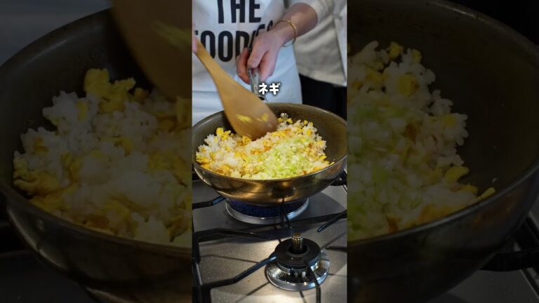 炒飯はコツは常に動かし続ける！最強レタス炒飯の作り方！