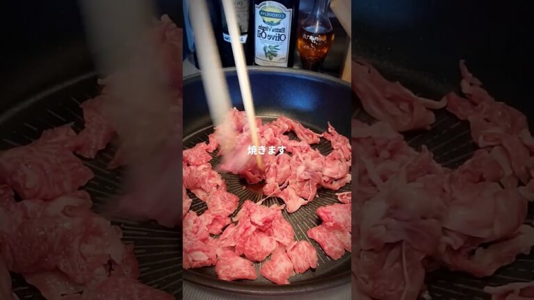 ヤバタレの牛こまユッケ風！荒尾梨の千切りを付け合わせに！生肉はなかなか食べれないので牛こまを強火で炒めてユッケ風にしました！ビールがすすむくん！くわしいレシピはインスタに