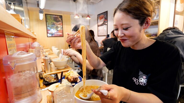 明太子と辛子高菜が食べ放題！福岡の豚骨ラーメン屋に密着