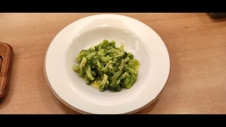1.サイゼリヤの「ブロッコリーのくたくた」。1.Saizeriya's "Broccoli to boil".