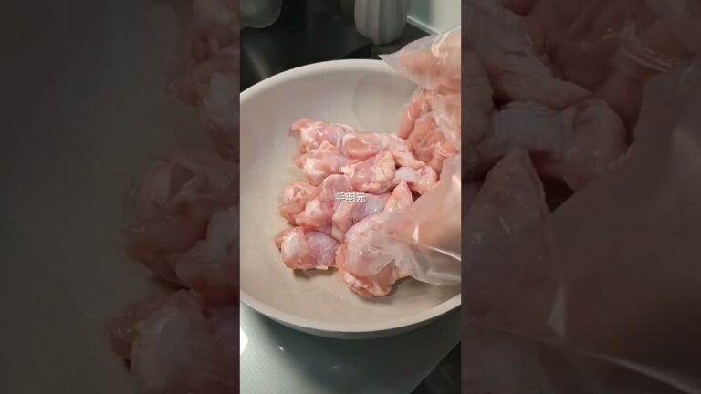 サムゲタン風スープ鶏の出汁がたっぷりのスープで身体がぽかぽか🤗手羽元もホロホロに柔らかくて小さ