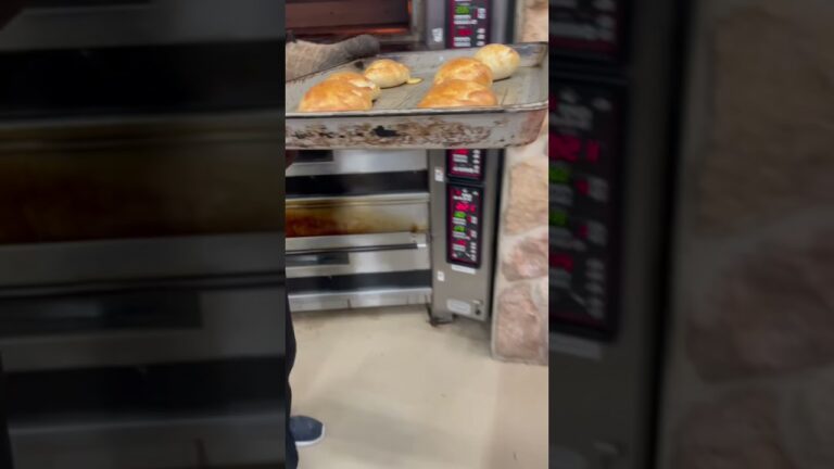 焼き立てパン「カルツォーネ」