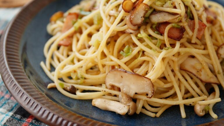 Japanese Style Mushroom Spaghetti ぱぱっと美味しい！きのことめんつゆマヨのスパゲッティ