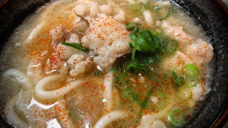 大阪名物❣️ホルモンうどん（手抜き賄い）作ります❣️
