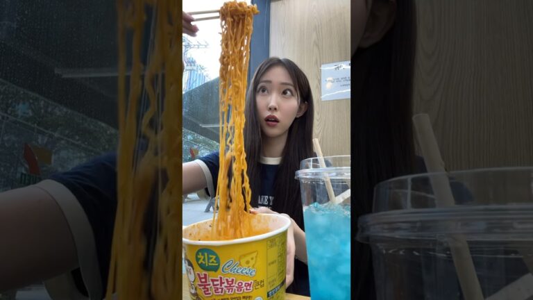 念願の韓国コンビニモッパン🇰🇷🏪プルダック麺を10倍美味しく食べる方法🍜