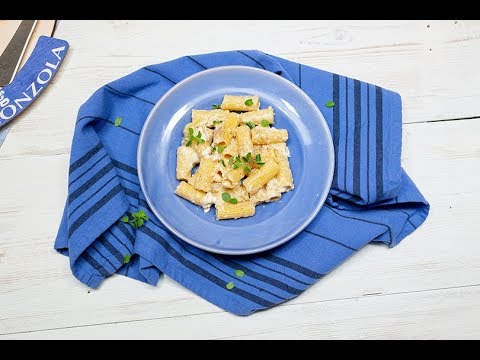 ゴルゴンゾーラ・ドルチェとマジョラムとクルミのペストのリガトーニ