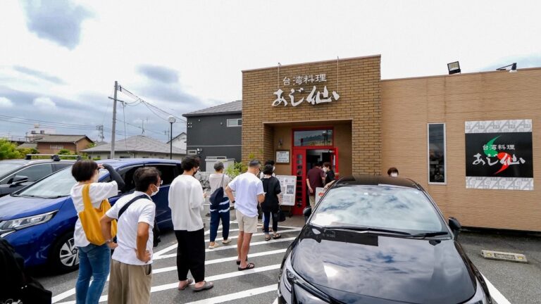 【最速チャーハン】100人以上の客 VS 中華のプロ集団。繁盛店のランチ営業に密着！