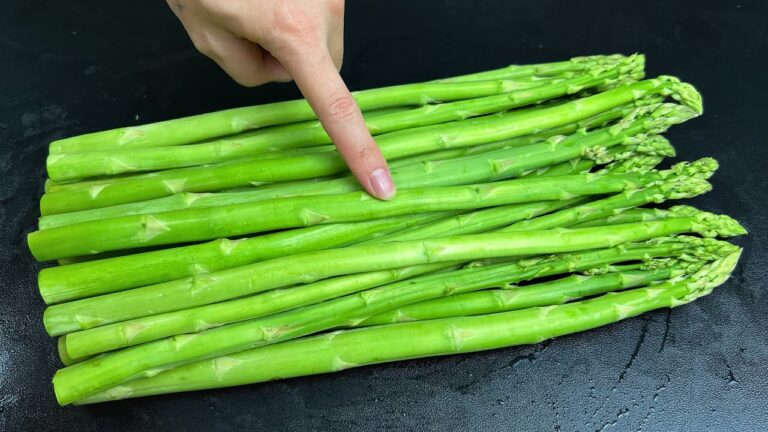 蘆筍有人焯水，有人直接炒，難怪不好吃，飯店大廚教我正確做法，爽脆入味，營養全保留， A recipe of  ，Fried Asparagus ，炒芦笋，food, cuisine, cooking