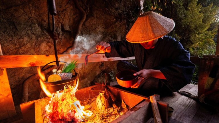 【冬の味覚】焚き火でつくる“たらちり鍋” | 静かな夜に沁みる鍋料理
