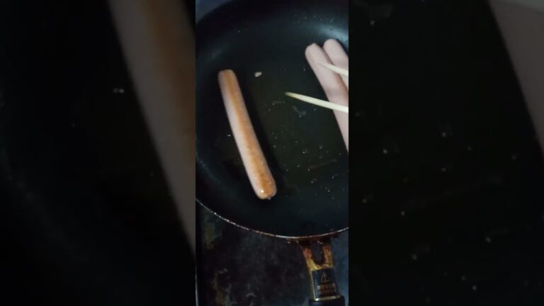 2023年1月18日 　魚肉ソーセージをフライパンで炒める
