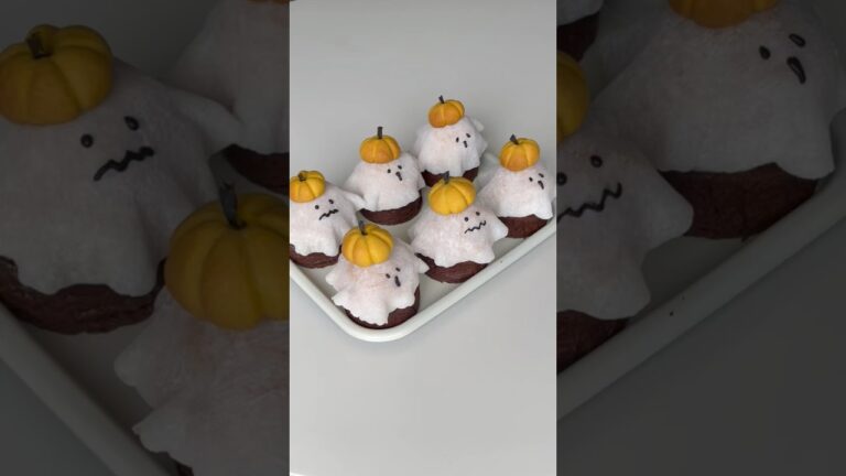 今年のハロウィンはおばけケーキを作ろう👻モンブランタルトにcottaで買った冷凍ぎゅうひクレープを被せたらおばけの完成👻💜#おばけケーキ#ハロウィンお菓子 #お菓子作り動画#ハロウィンレシピ