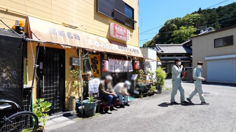 母から娘へ味を継承。中毒性がハンパない熱々鍋焼きラーメン店に密着！