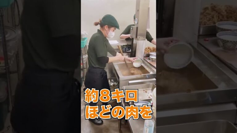 8キロの牛肉をご飯に盛るトレに挑戦する吉野家女子 #shorts