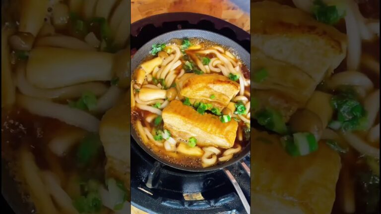 【うどん好きにおすすめ】角煮うどん　忙しい時に小腹が、減った夜食に　時短メニュー #ショート #キャンプ飯 #キャンプ好きと繋がりたい #おうちごはん #時短メニュー #ソトウマメシ