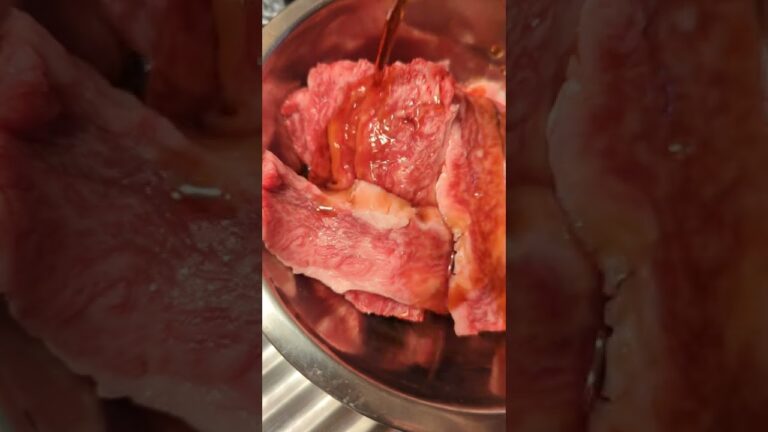 俺が知るかぎりで最強の焼肉のタレを肉に絡めていく作業