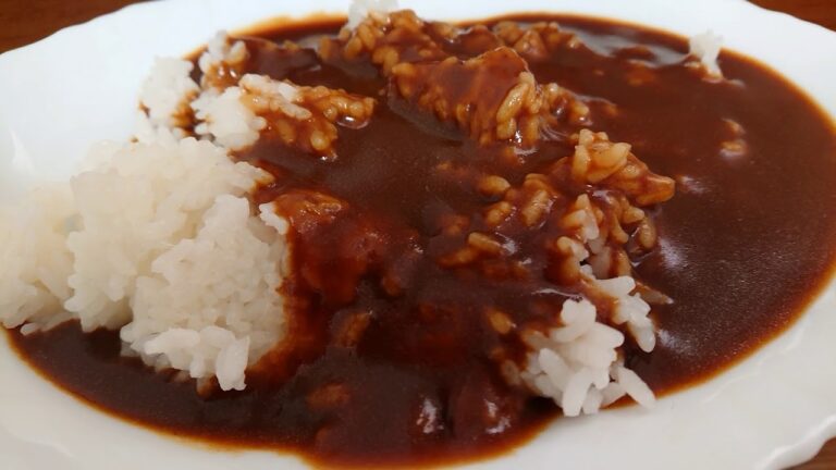 今日のお昼の挨拶と欧風ビーフカレーです😃🍛🥄