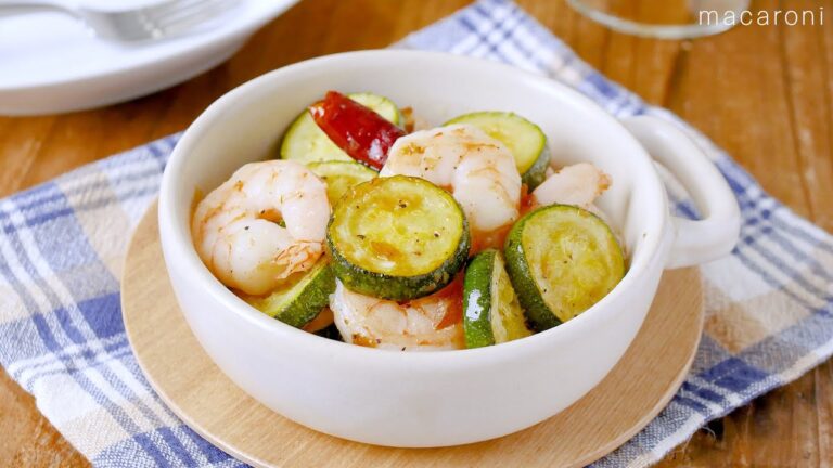 【えびとズッキーニのアヒージョ風炒め】オリーブオイルは大さじ3杯で◎おつまみに♪