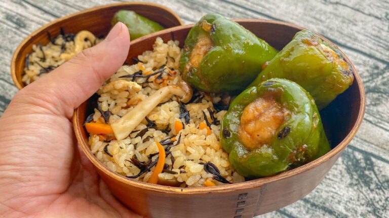お弁当って２品あれば充分じゃね？【炊き込みご飯、ピーマンの肉詰め】