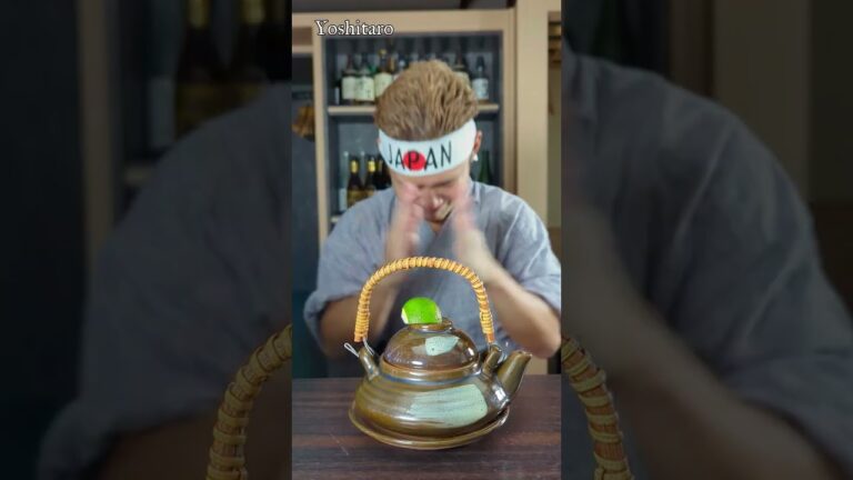 【特大蛤（ハマグリ）と下仁田葱の土瓶蒸し】贅沢な旨味の集合がたまらん♪ #shorts #japan #soup