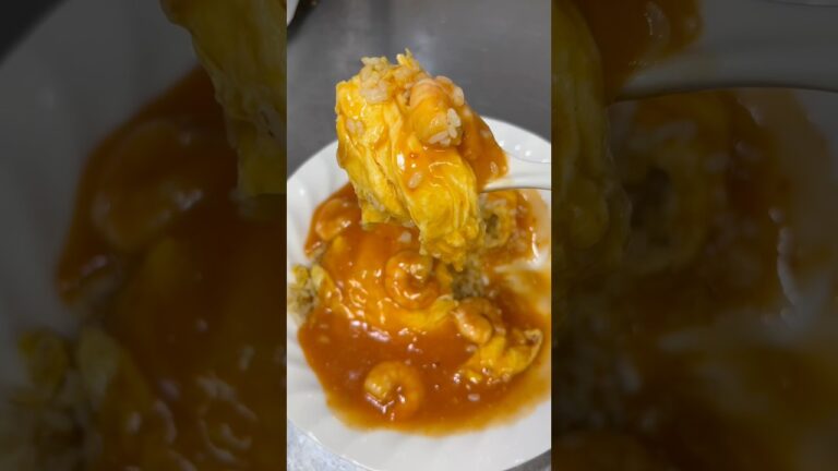 ショートムービー【今日の賄いはエビチリあんかけ炒飯です】