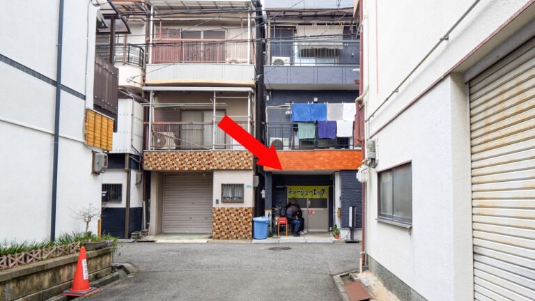 衝撃の鬼盛り焼豚メシ！住宅街にポツンと４席だけの常識ぶっ壊れ腹パン定食屋がハンパない丨INCREDIBLE JAPANESE FOOD
