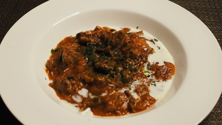 深夜に食べたい牛すね肉のシチューの作り方