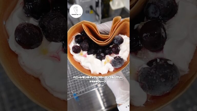 【もっちり生地が自慢のクレープ】ハニーレモンホイップ＋フローズンブルーベリー【埼玉グルメ】 #shorts #クレープ #クレープ屋さん