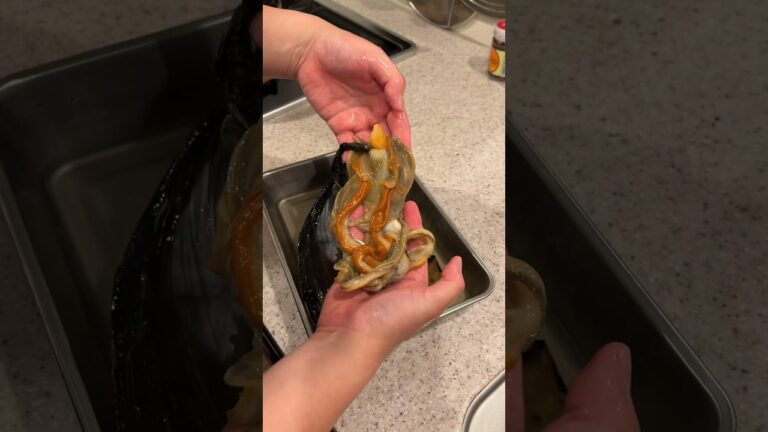 寄生虫がいる貝に200℃の油をかけると。。。#shorts #イケメン