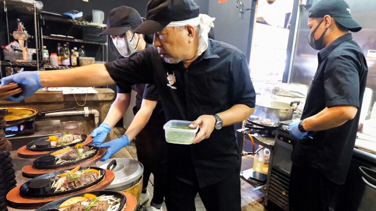 【裏側密着】赤字覚悟で1000円ステーキと惣菜ビュッフェを提供するステーキ食堂。