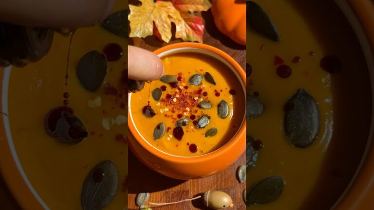 Autumn has officially arrived in my kitchen! 🍂 Creamy roasted pumpkin and tomato soup 🍜